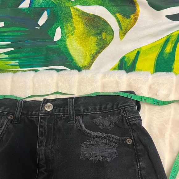 American Eagle Sz 2 Black Distressed High Rise Beach Concert Summer Mom Shorts - Picture 5 of 12